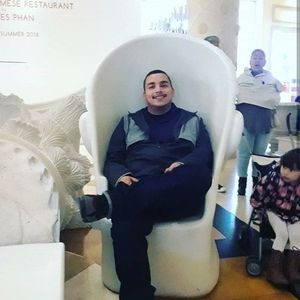 Meet your Posher, Efrain